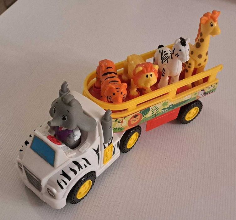 NOU - produs Disney, Camion Activity cu animale Safary