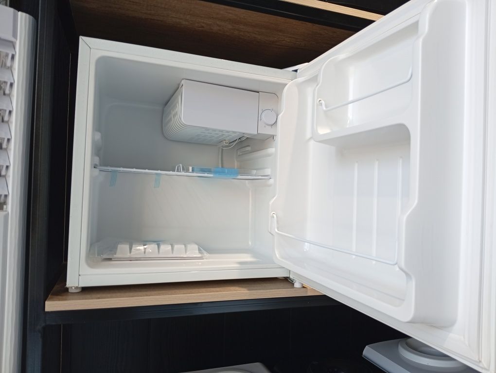Mini holadilnik 90 litr