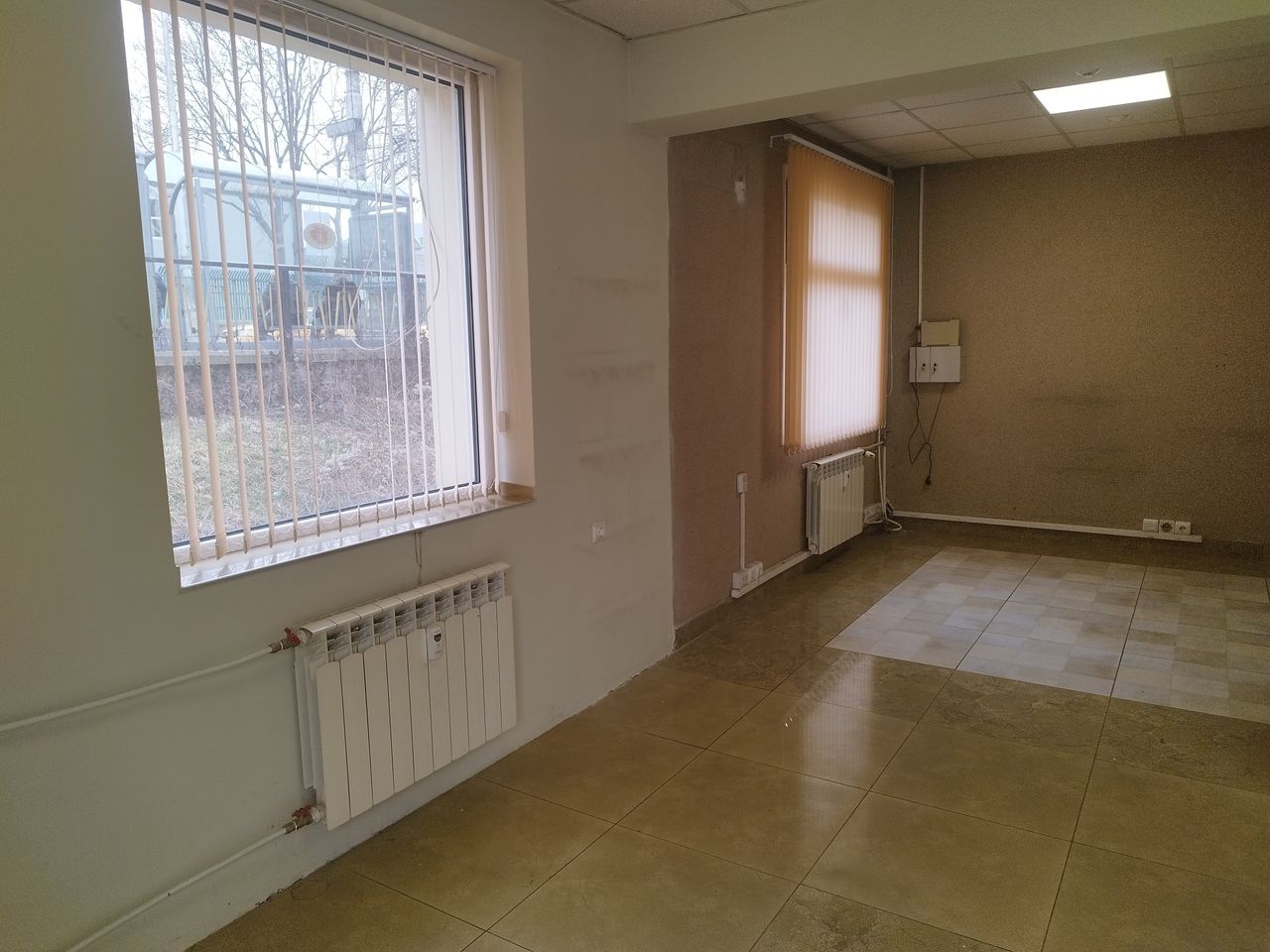Дава се под наем Магазин в Перник, Рено - 40 кв.м за 280.5 € - Снимка #4