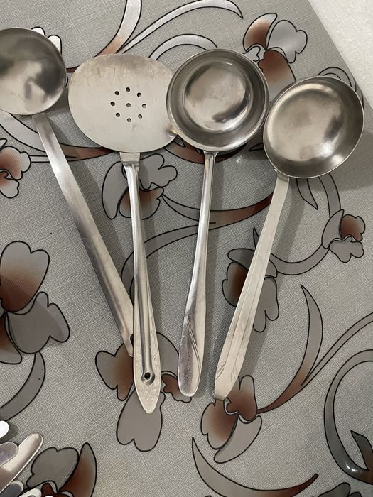 Ложки, половники и шумовки. Половники для поваров, 500 мл и 200 мл.