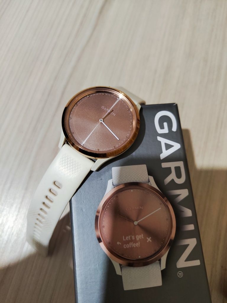 Смарт-часы Garmin Vivomove HR