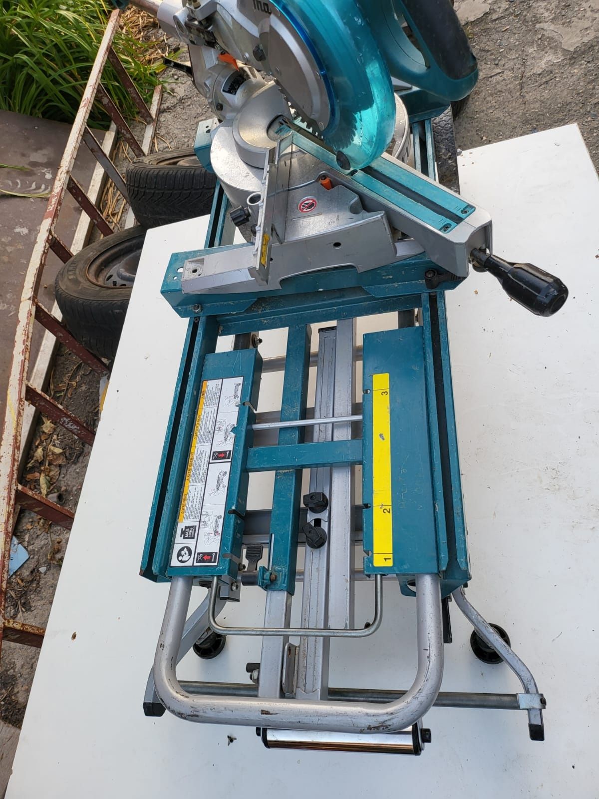 Fierăstrău circular de masa Makita LS0825FL