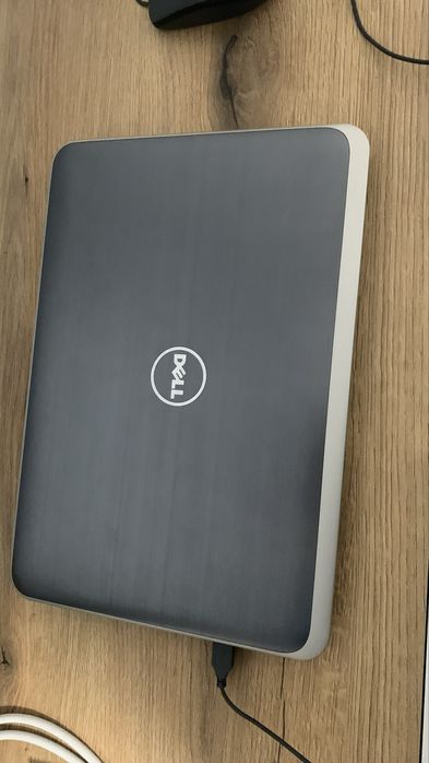 Лаптоп Delll Inspirion touchscreen