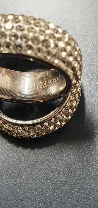 Bijuterii deosebite-inel de titan cu pietre(2 buc)