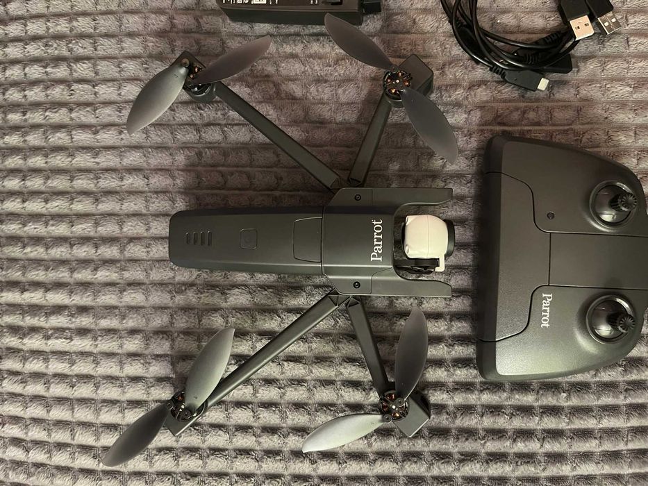 Dronă Parrot Anafi Fly More Combo + Filtre Polarizare și ND