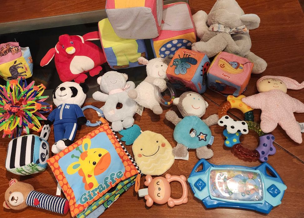 Лот бебешки играчки и дрънкулки