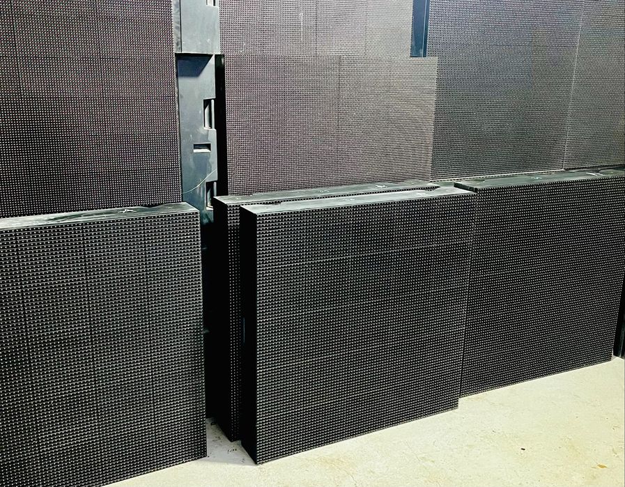 ECRAN LED cabinete  P16 / P20 / P25 NOI si SH . 3 ECRANE