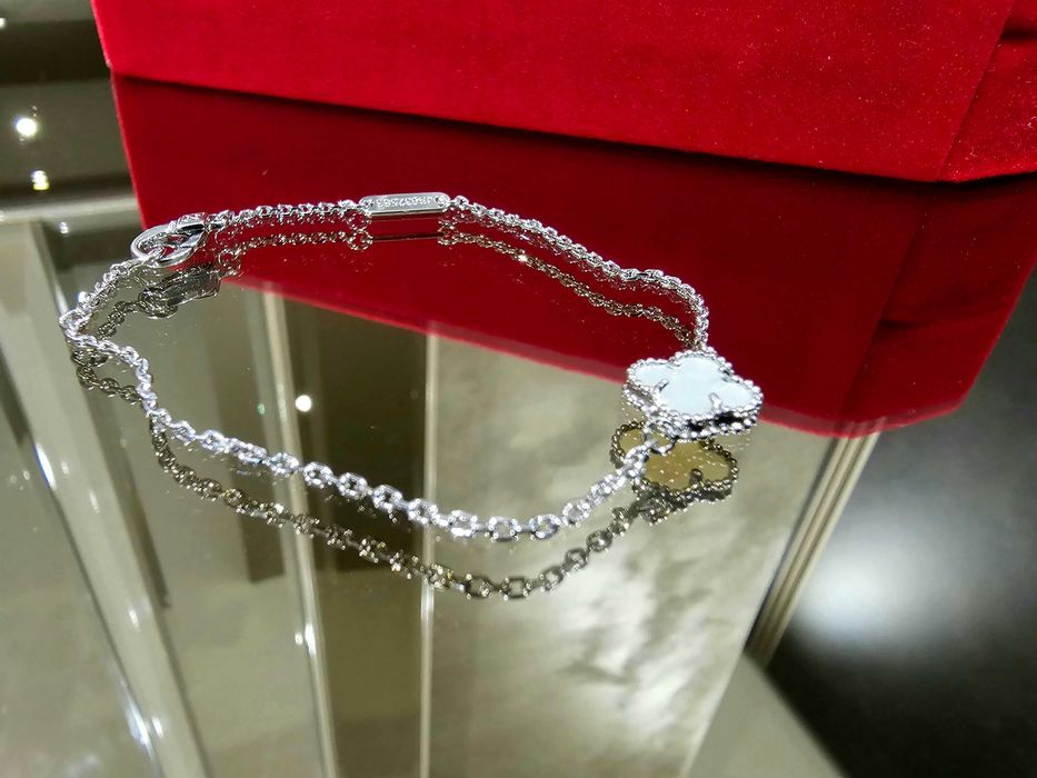 Van Cleef & Arpels VCA Silver Mother Sweet Alhambra Дамска Гривна