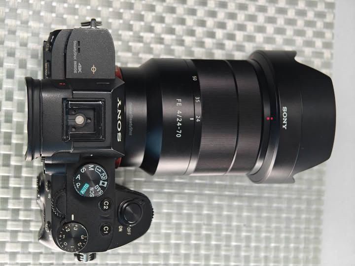 Sony FE 24-70mm f/4 OSS Vario-Tessar T * ZA