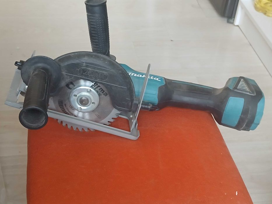 Мебел таййорлаш учун ишлатиладиган асбоб ускуналар сотилади. Б.У.