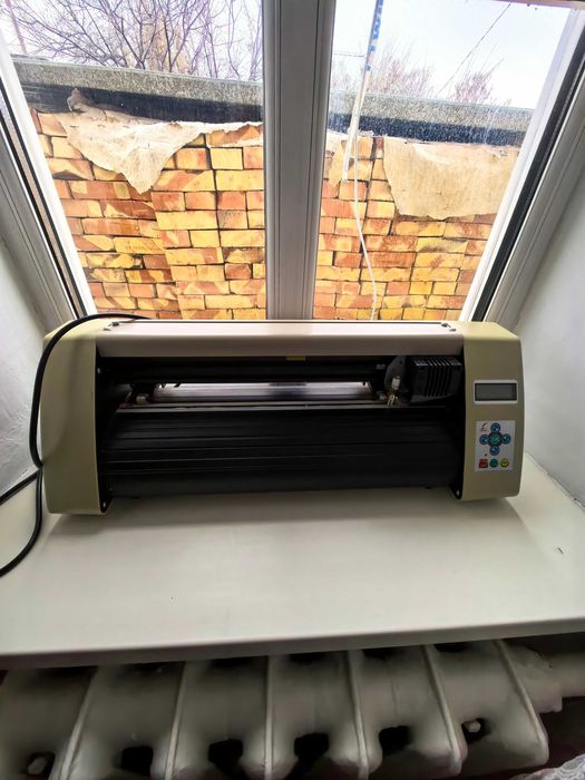 Продам плоттер срочно