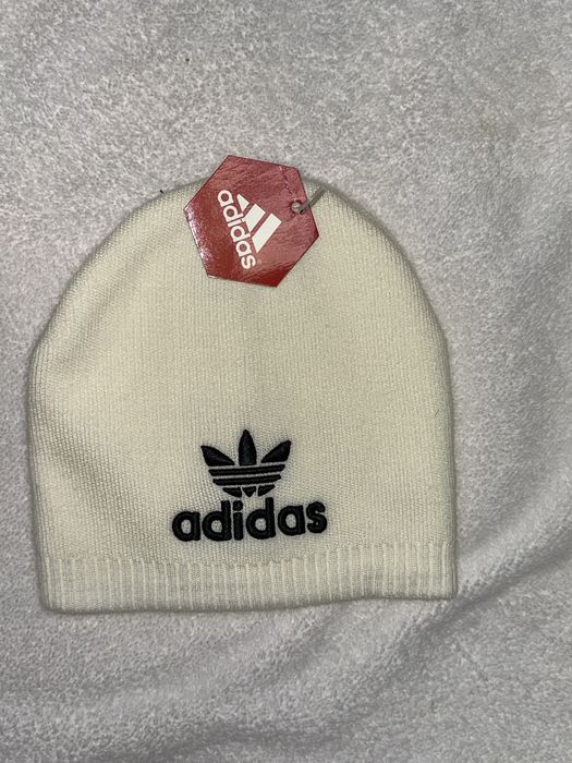 Caciula noua cu eticheta