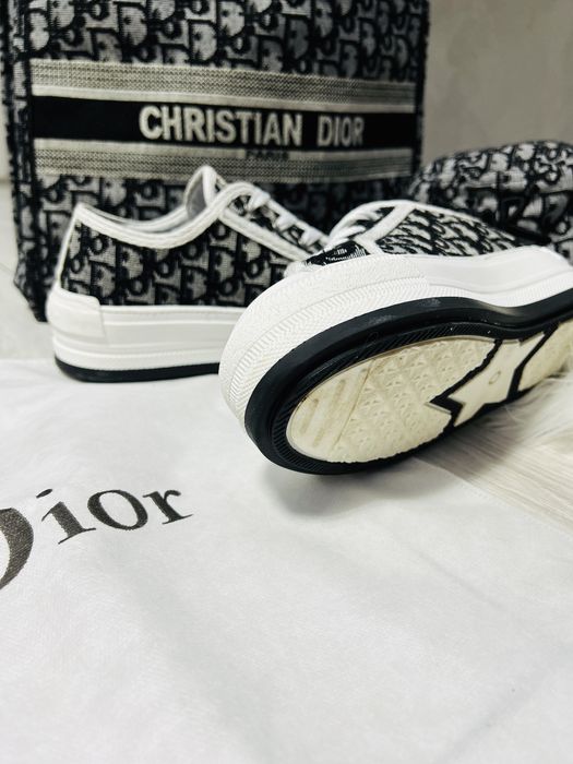 Кецове Dior.