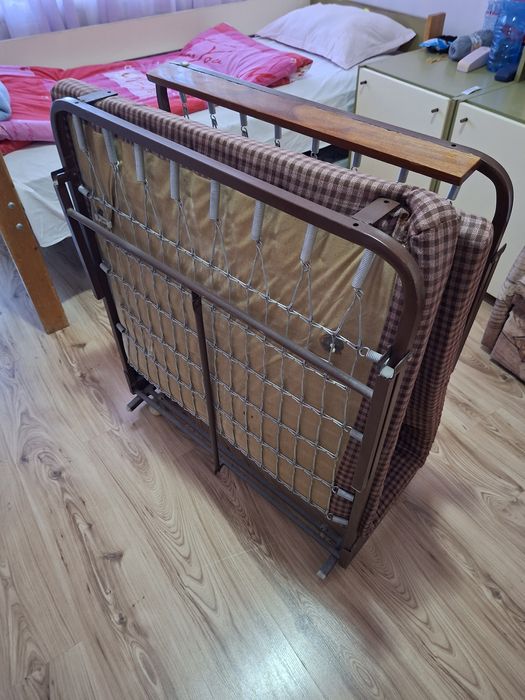 Сгъваемо легло с допълнително към него дунапренов матрак