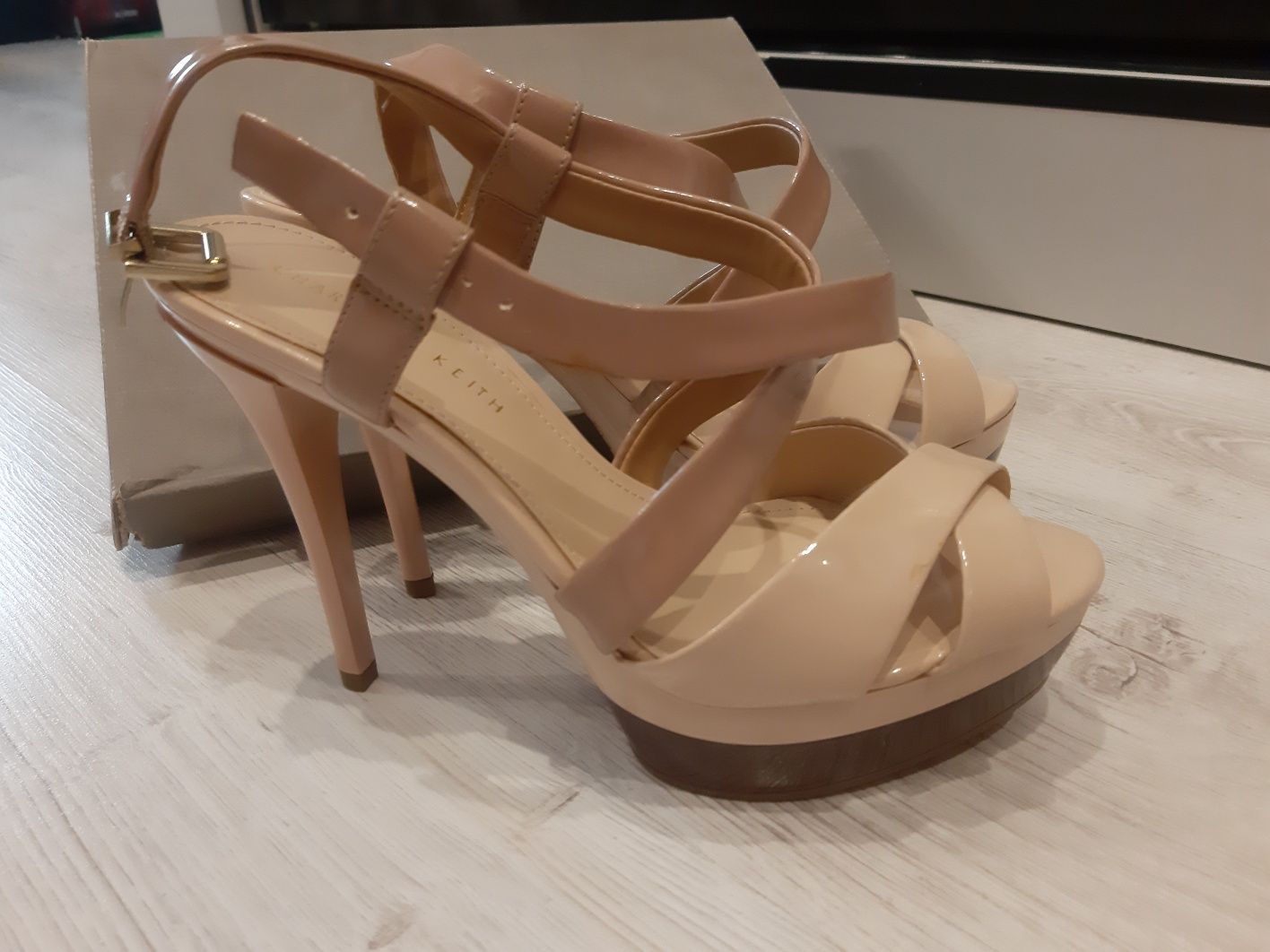 Туфли босоножки Charles and Keith