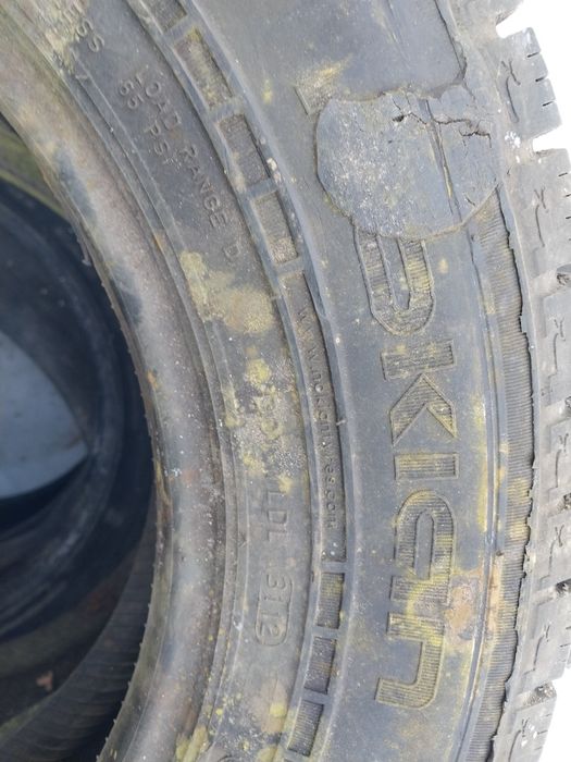 4 шины Nokian 195 70 R15C. Цешка для груза.