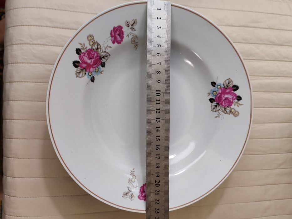 Столовый фарфоровый сервиз