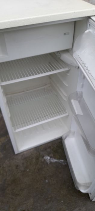 Vând frigider Zannusi