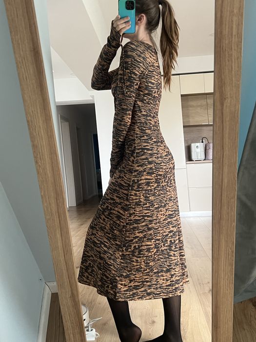 Rochie H&M cu imprimeu tigru, mărimea M