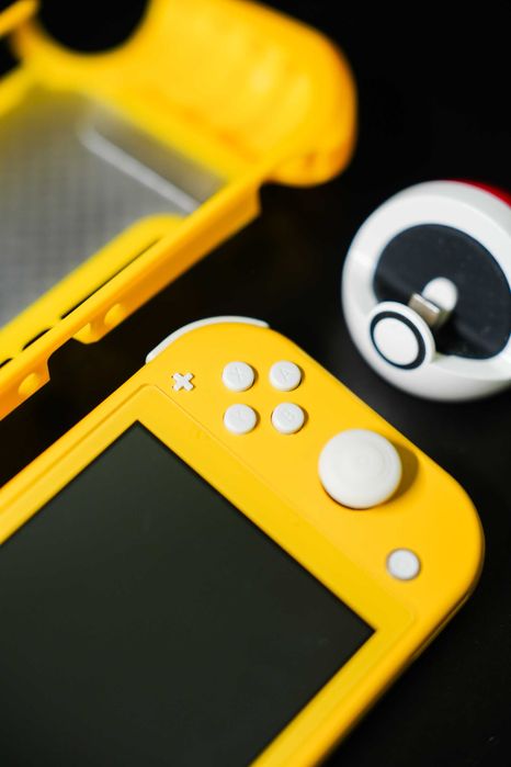 Nintendo Switch Lite galben MODAT cu Chip card 128 GB Samsung