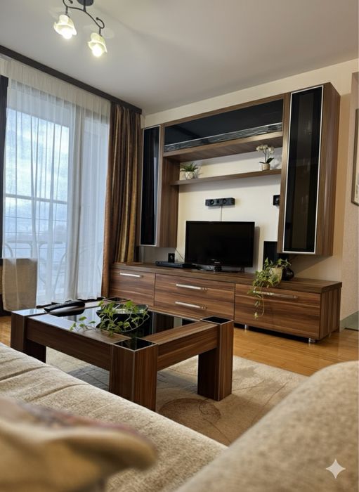 Inchiriez apartament in centrul istoric cu parcare regim hotelier