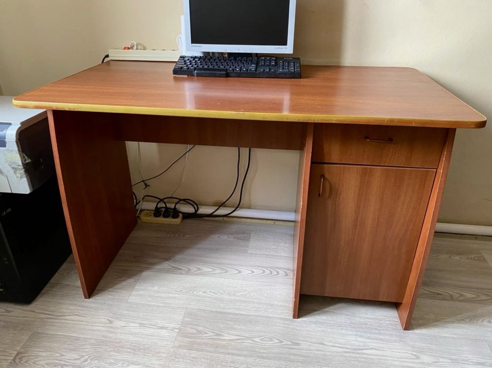 СРОЧНО продается письменный стол