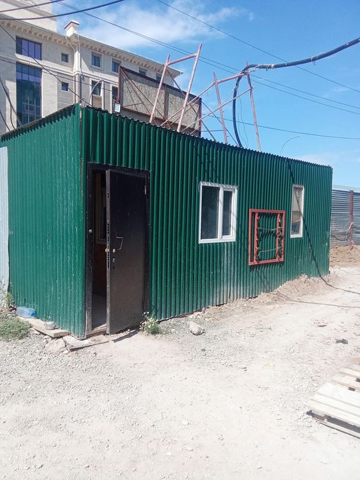 Продаются 2 строительные будки — 12 м (большая) и 7 м (средняя).