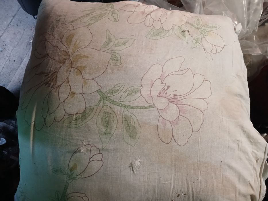 Продам  пуховую подушку