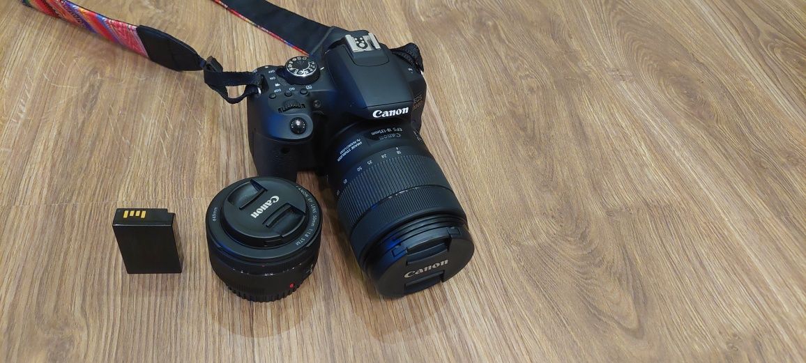 Canon 800D с два обектива - 18-135 и 50