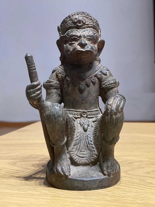 Стара бронзова статуя на Хануман