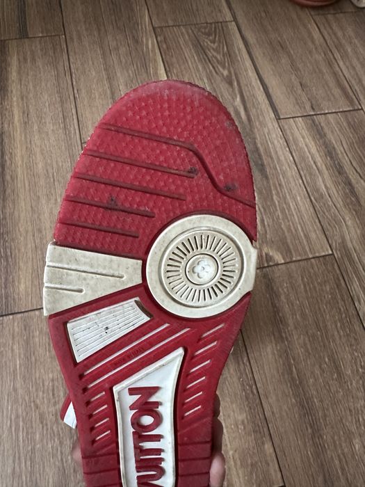 louis vuitton strap trainer red