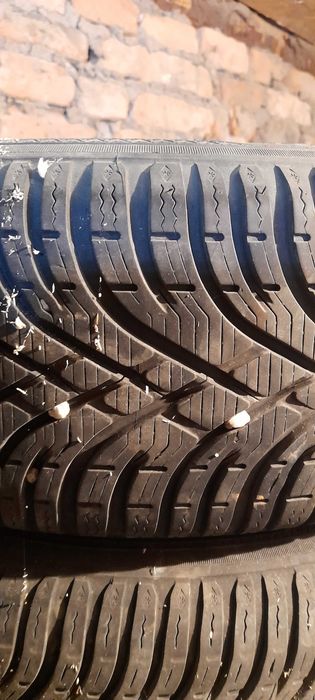 Vind 4cauciucuri 185/65/15 in 4 prezoanede iarna cu janta tabla  aliaj