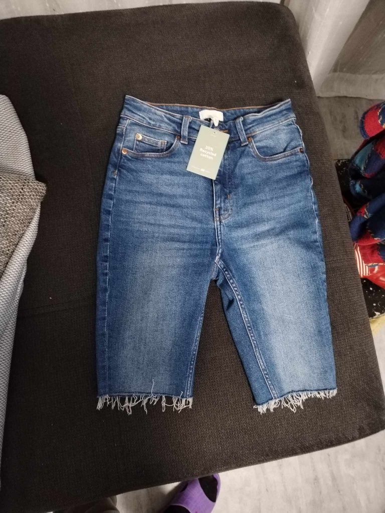Къси дънки.  H&M,Bershka топ Guess