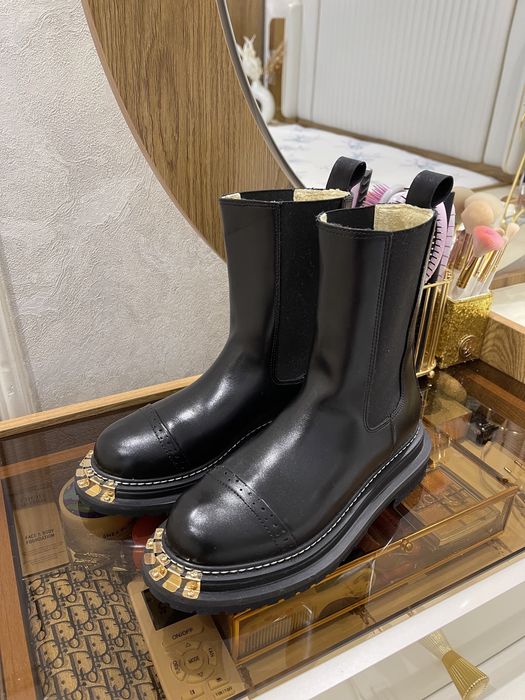 Продам женские ботинки