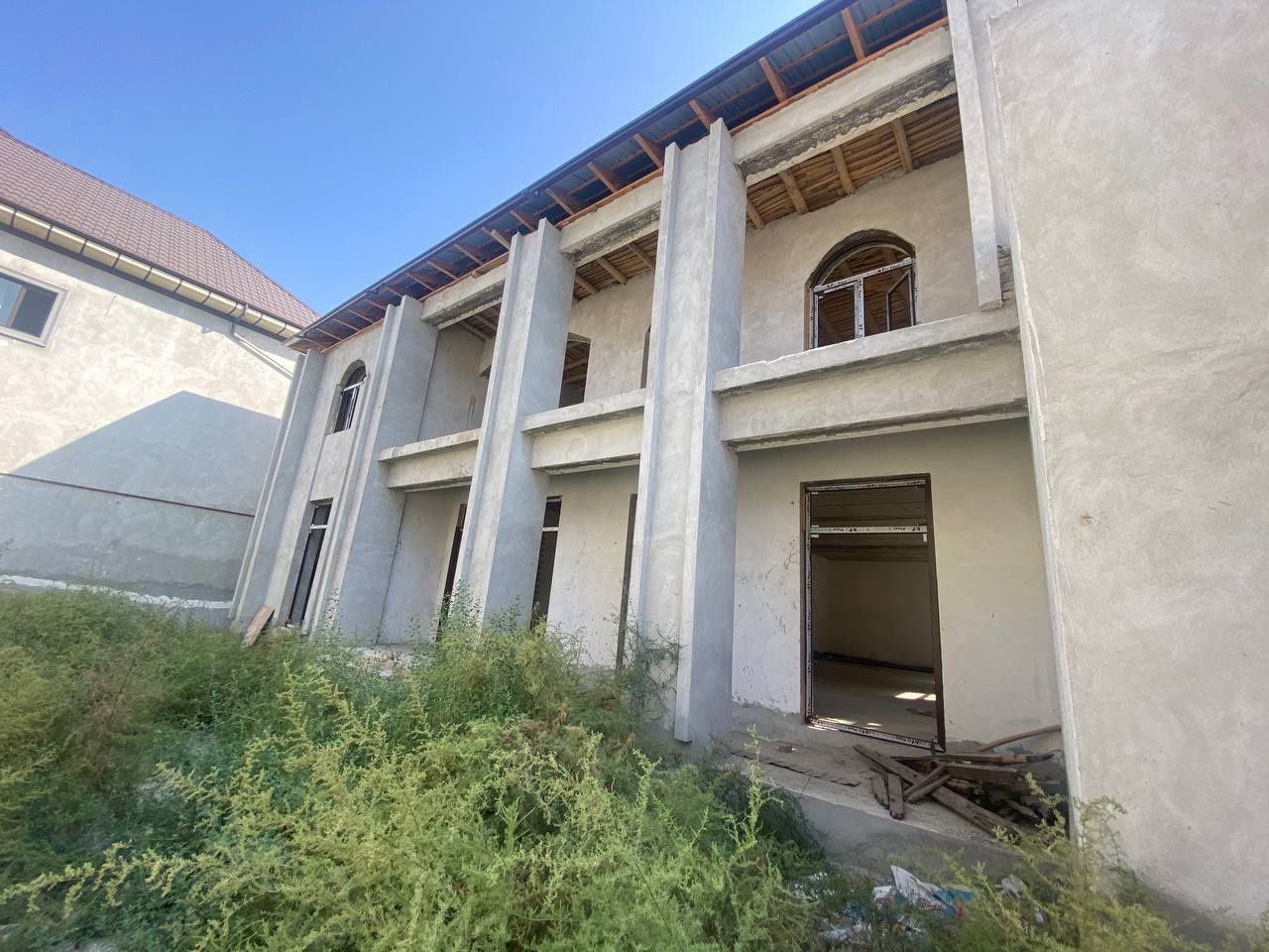 Фаргона шахарда 2 каватли 6 сотыхли ховли сотиляпти
