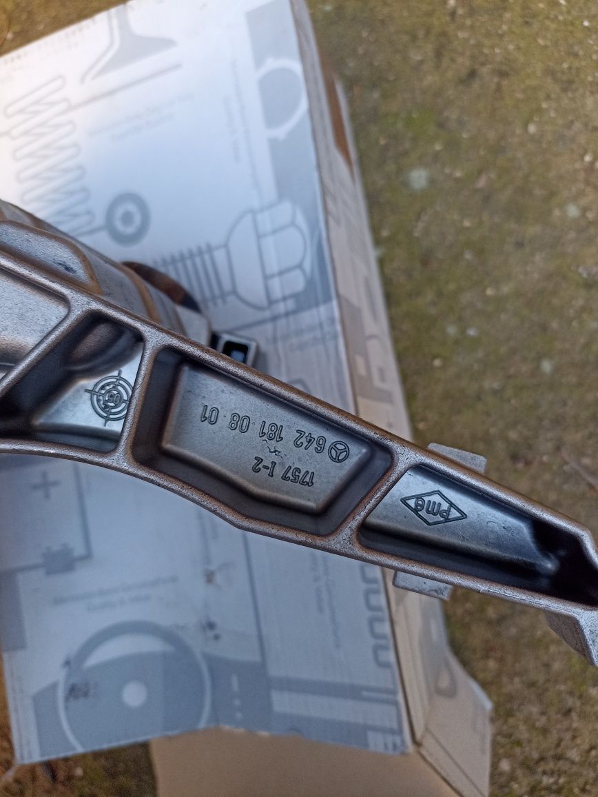 Маслена помпа за двигател OM642 Mercedes Benz