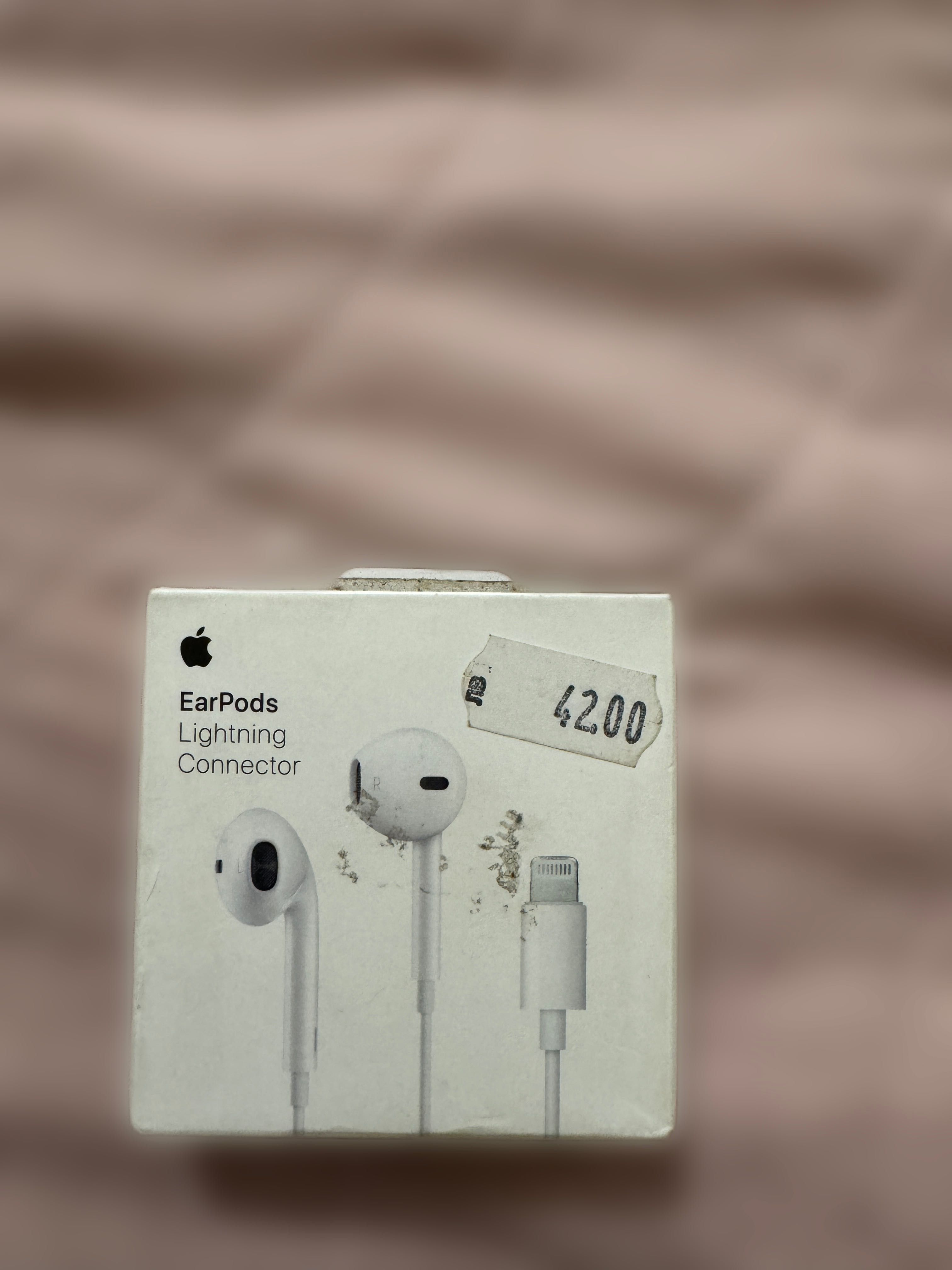 Ear pods with lightning connector C-port