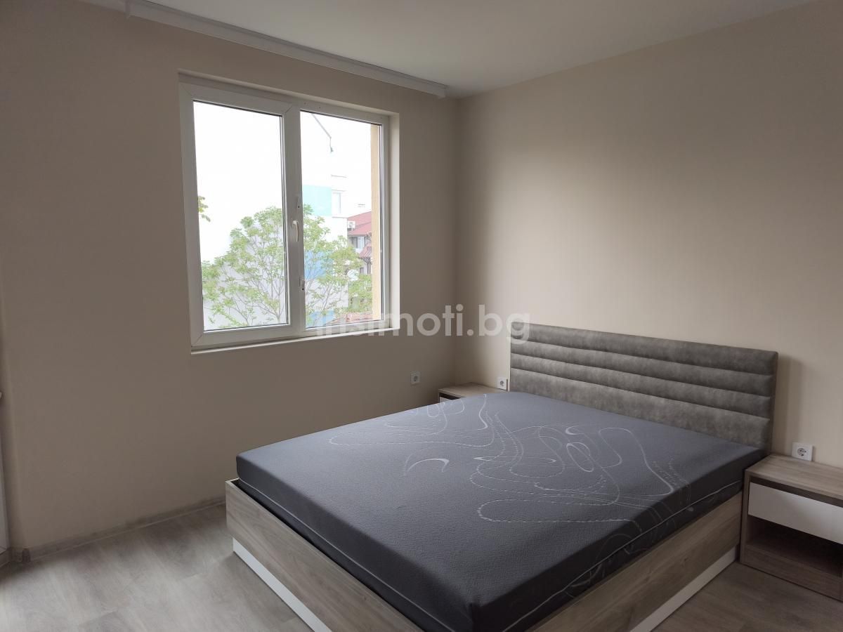 Под наем двустаен, €630, 65кв.м. в Редута