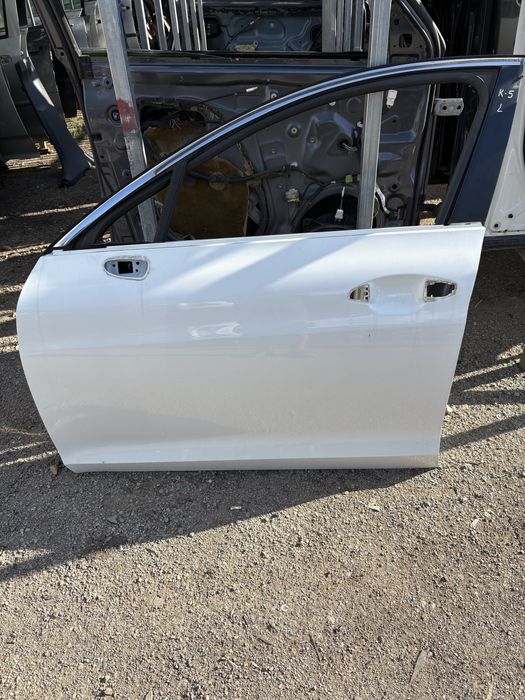 Предна лява врата за Kia K5 2021год.