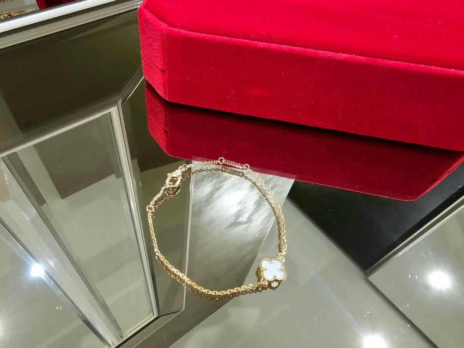 Van Cleef & Arpels VCA Rose Mother Sweet Alhambra Clover Дамска Гривна