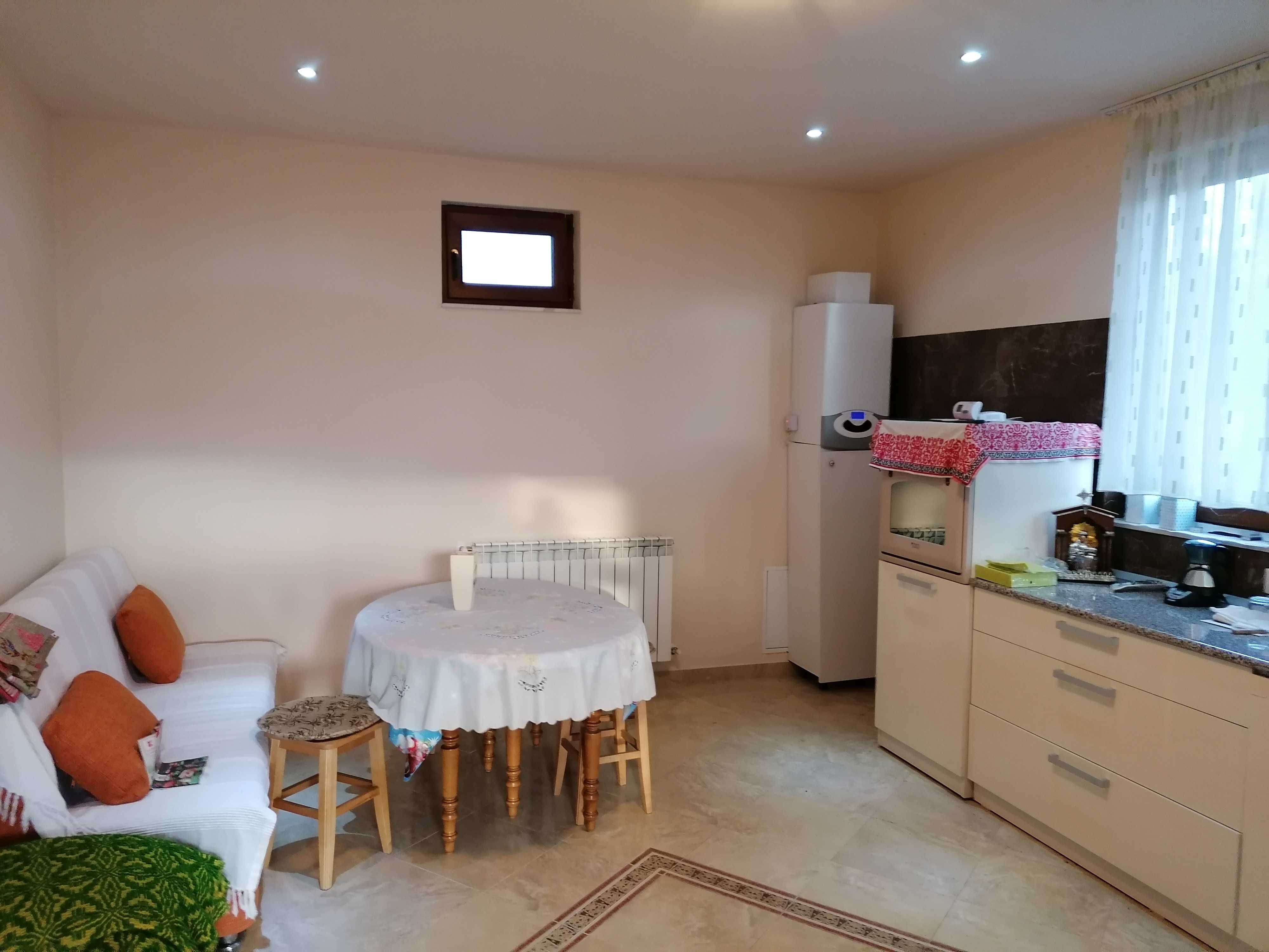 Casa 6 cam de 340 mp utili, teren 1000 mp Focsani Nord, Crang Petresti