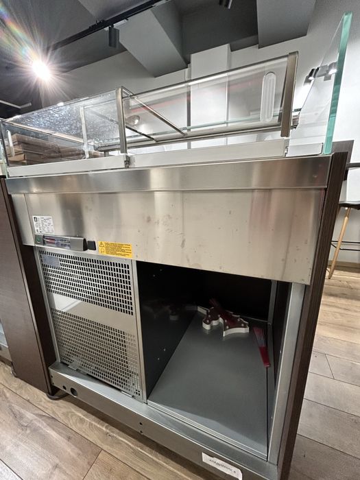 Витрина за сандвичи и сладкарство IFI DROP In