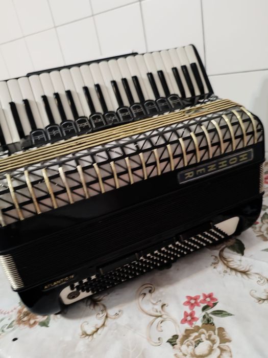 Vând acordeon hohner Atlantic 4 deluxe