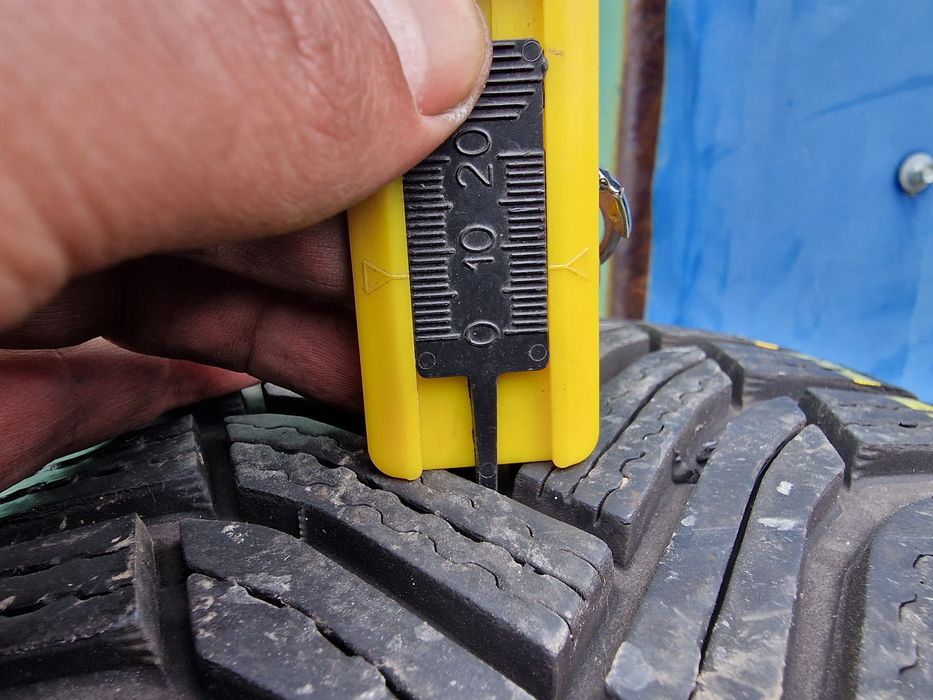 Anvelope 205/55R16 marca Michelin, M+S, 7 mm