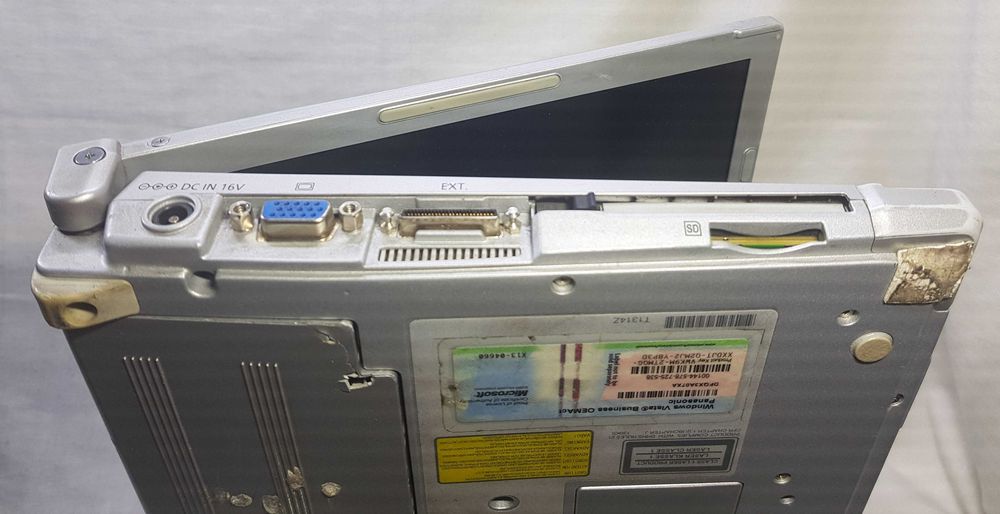 Laptop Panasonic cu alimentator si geanta de transport