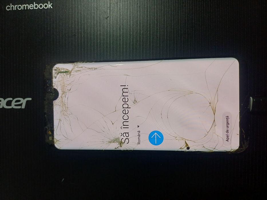 Telefon Samsung Galaxy S8 cu displayul spart. Placa este ok