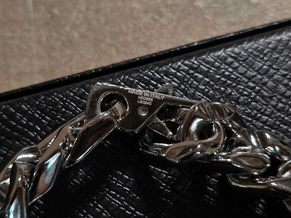 Louis Vuitton гривна