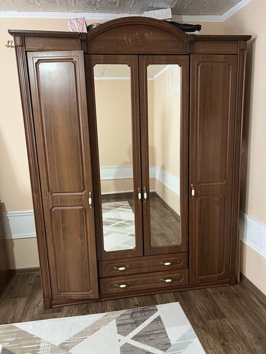 Продается спальный гарнитур бу