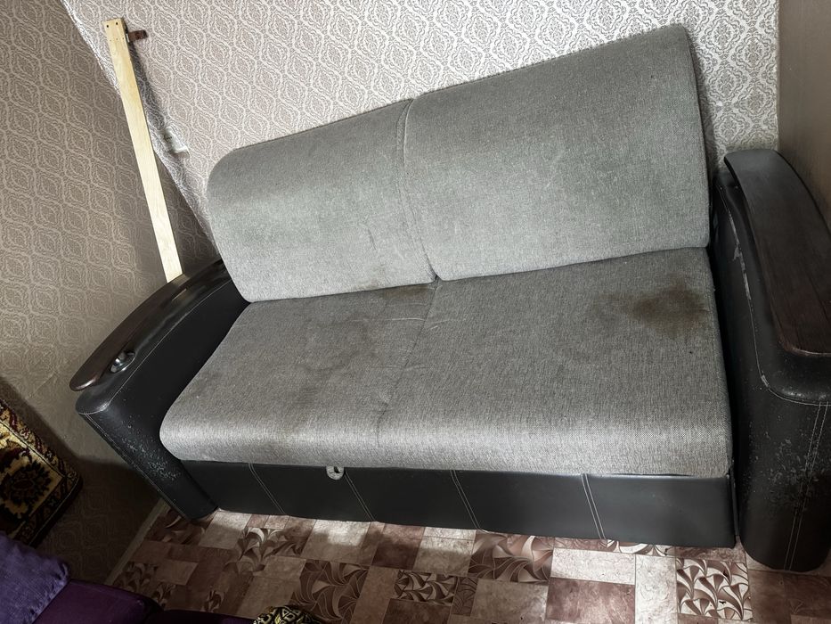 Диван б/у в нормальном состоянии