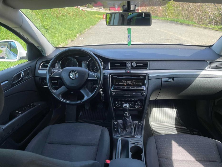 Vând Skoda Superb II